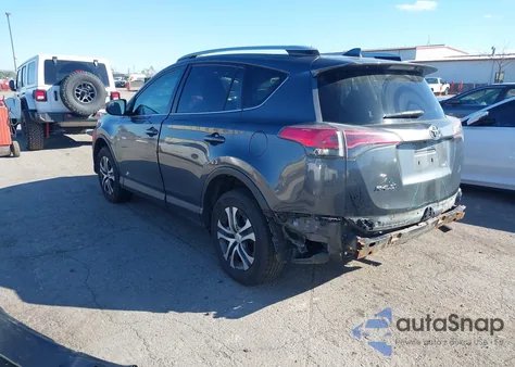 2016 Toyota Rav4 Le z USA, uszkodzony, nr VIN JTMZFREV8GD081377